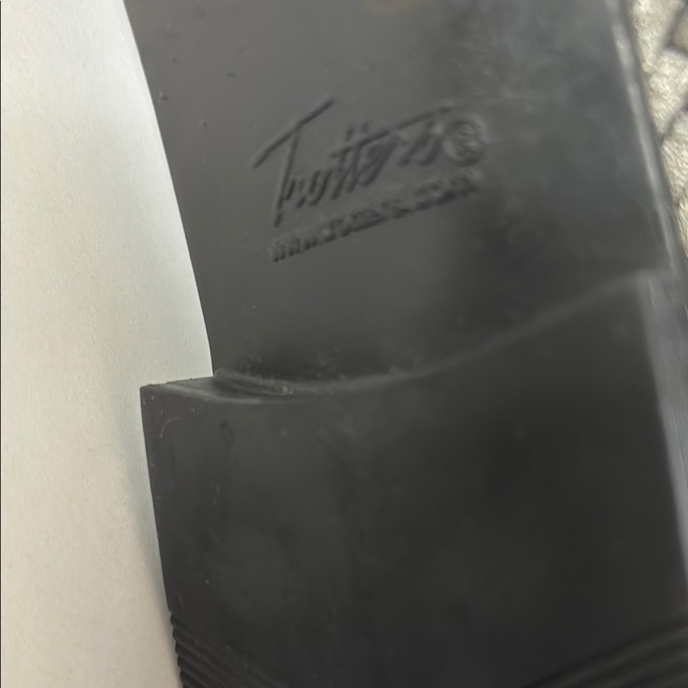 FINAL! NWOT! Trotters Silver Metallic Woven Leather Loafers - Picture 8 of 9